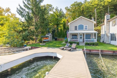 Keuka Waterfront Cottage*WiFi*Beach Area