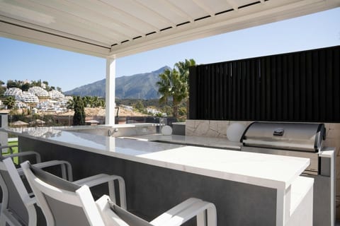 Your Dream Home Awaits: A Modern Oasis 