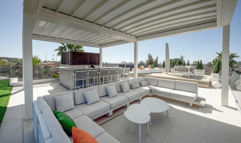 Your Dream Home Awaits: A Modern Oasis 