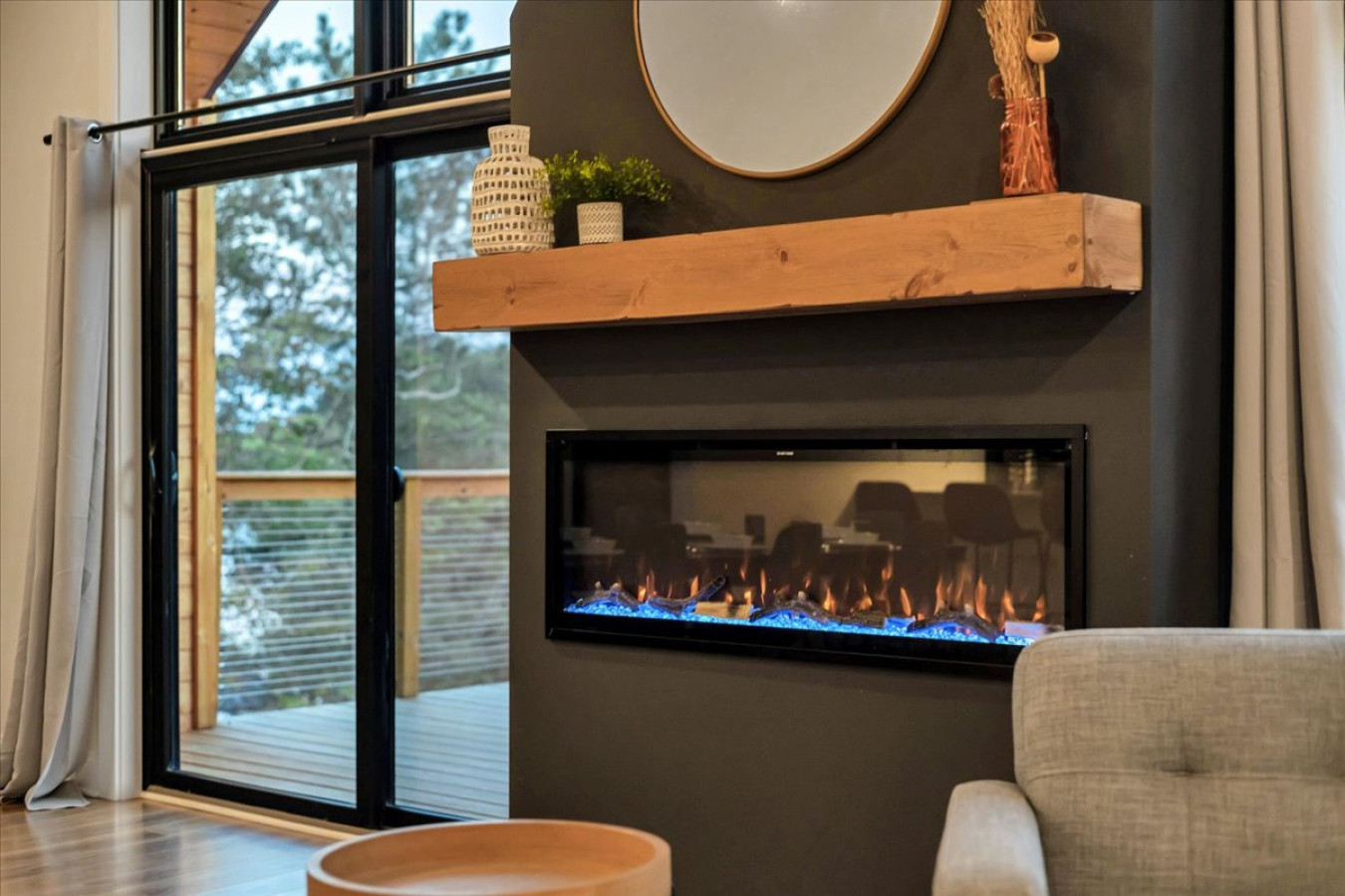 the-nordic-lakehaus-hot-tub-theatre-roomkayaks/