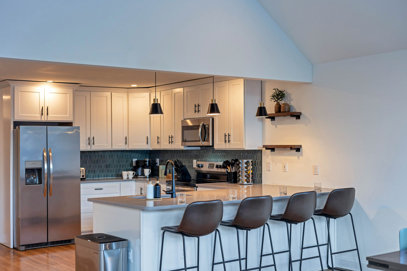 the-nordic-lakehaus-hot-tub-theatre-roomkayaks/