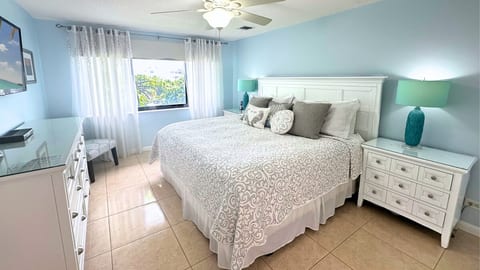 3-Bedroom Oceanview + Pool on Seven Mile Beach image 4