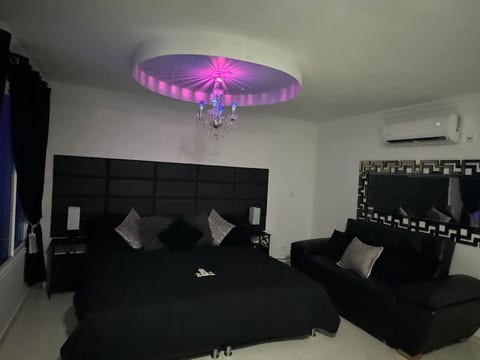 King’s PalacePrivate Heated Jacuzzi