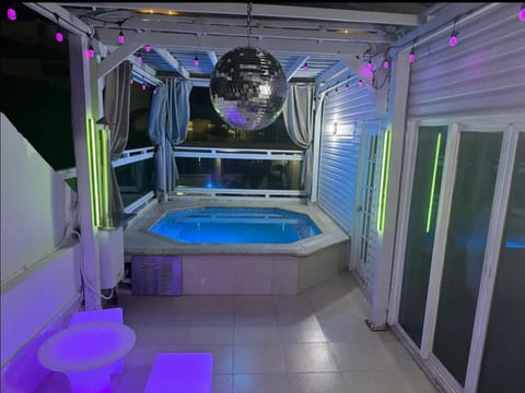 King’s PalacePrivate Heated Jacuzzi
