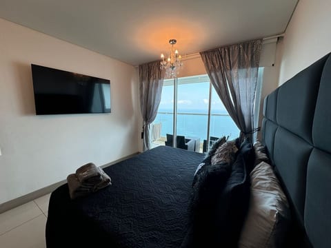 Luxury Suite
Private Jacuzzi