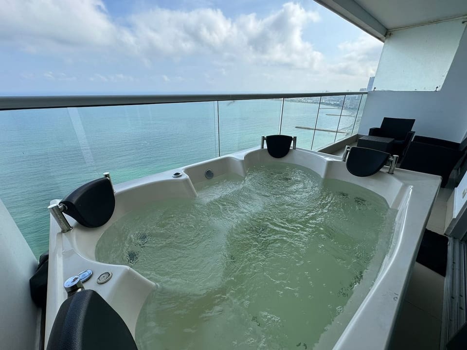 Luxury Suite
Private Jacuzzi - Cartagena