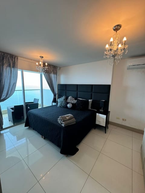 Luxury Suite
Private Jacuzzi