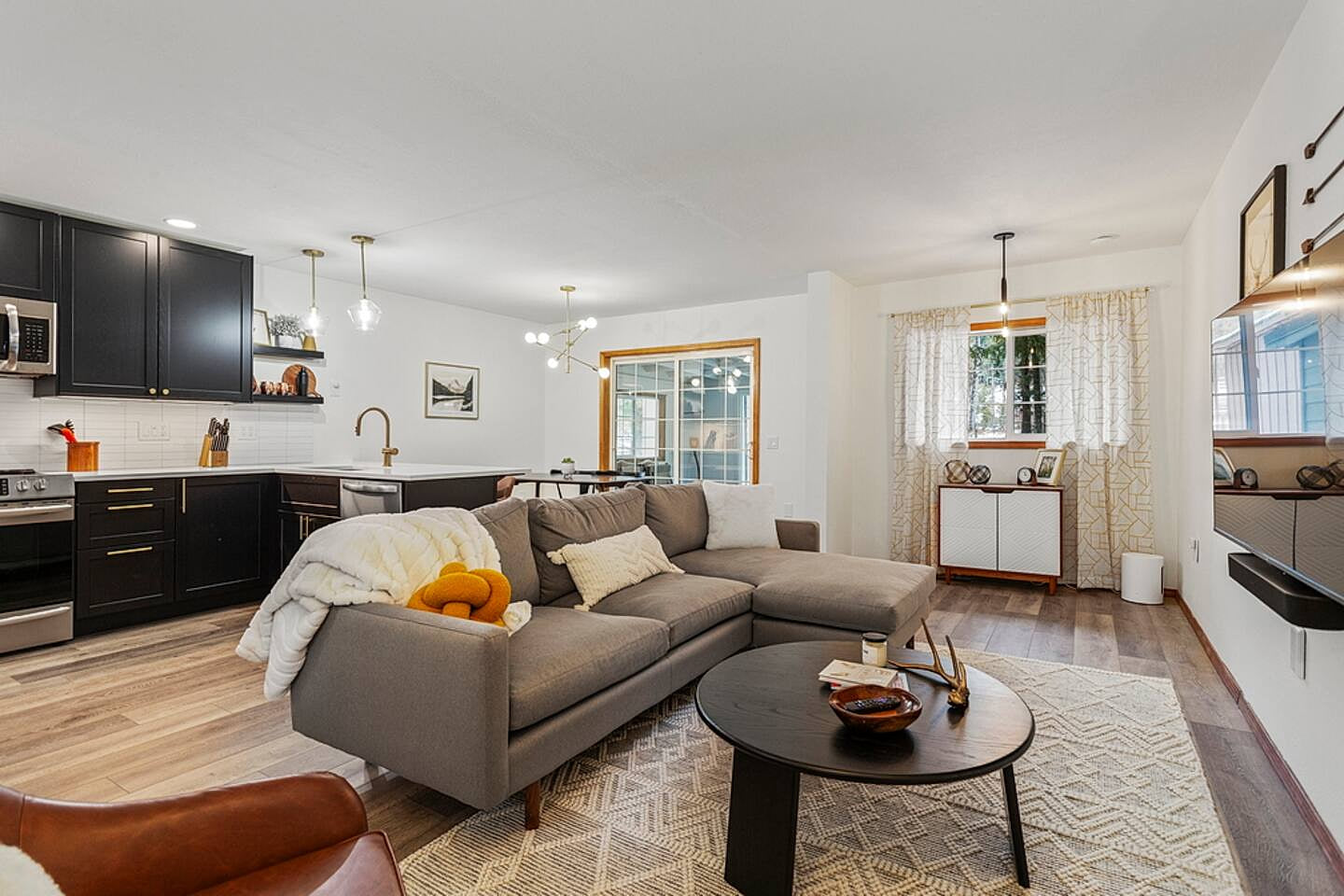 Stylish Mt.Hood - Dogs OK, Hot Tub, Wifi, Fire!