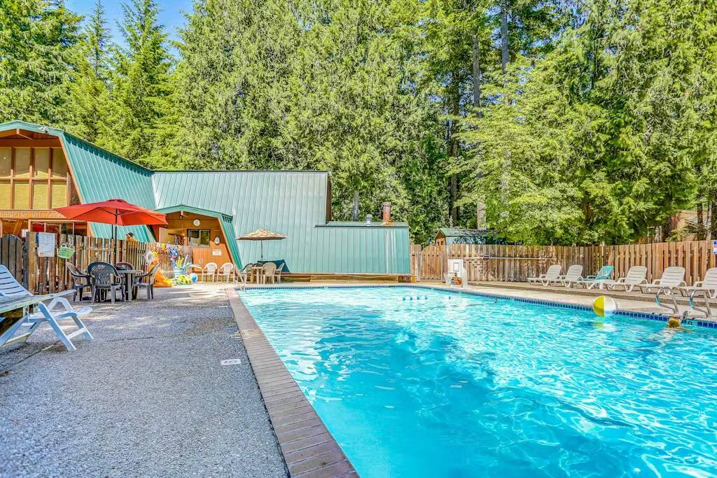 Cozy Mt Hood Cabin -King bed- pool opens June 14! - Rhododendron
