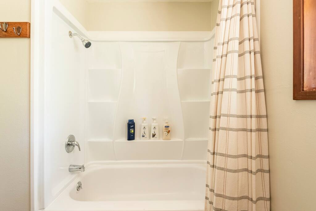Cozy Mt Hood Cabin -King bed- pool opens June 14! - Rhododendron