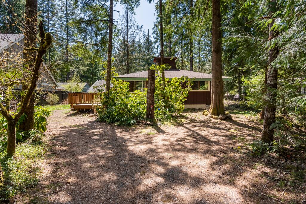 Cozy Mt Hood Cabin -King bed- pool opens June 14!