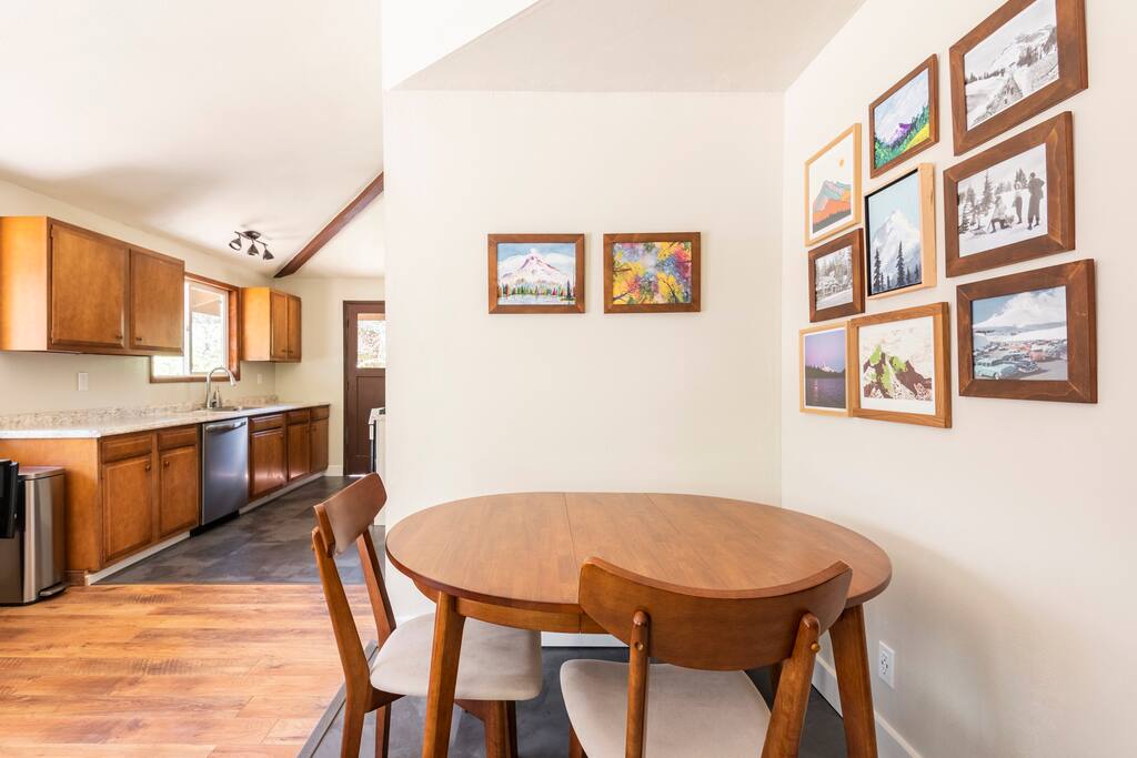 Cozy Mt Hood Cabin -King bed- pool opens June 14! - Rhododendron