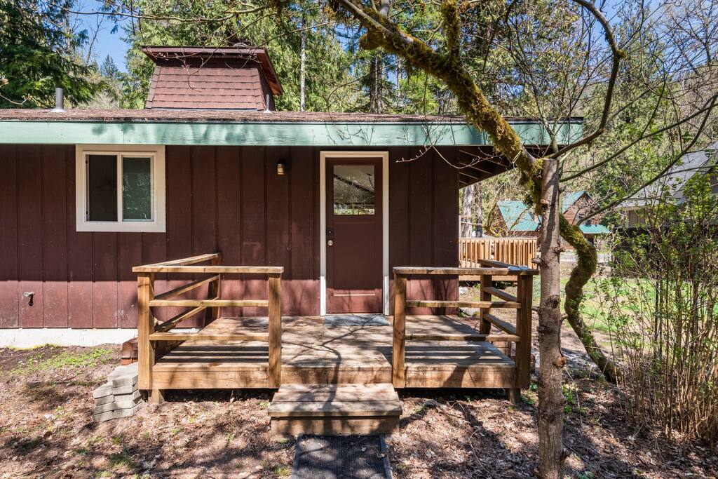 Cozy Mt Hood Cabin -King bed- pool opens June 14! - Rhododendron