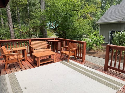 Cozy Mt Hood Cabin - Pool, Wifi, Fire pit