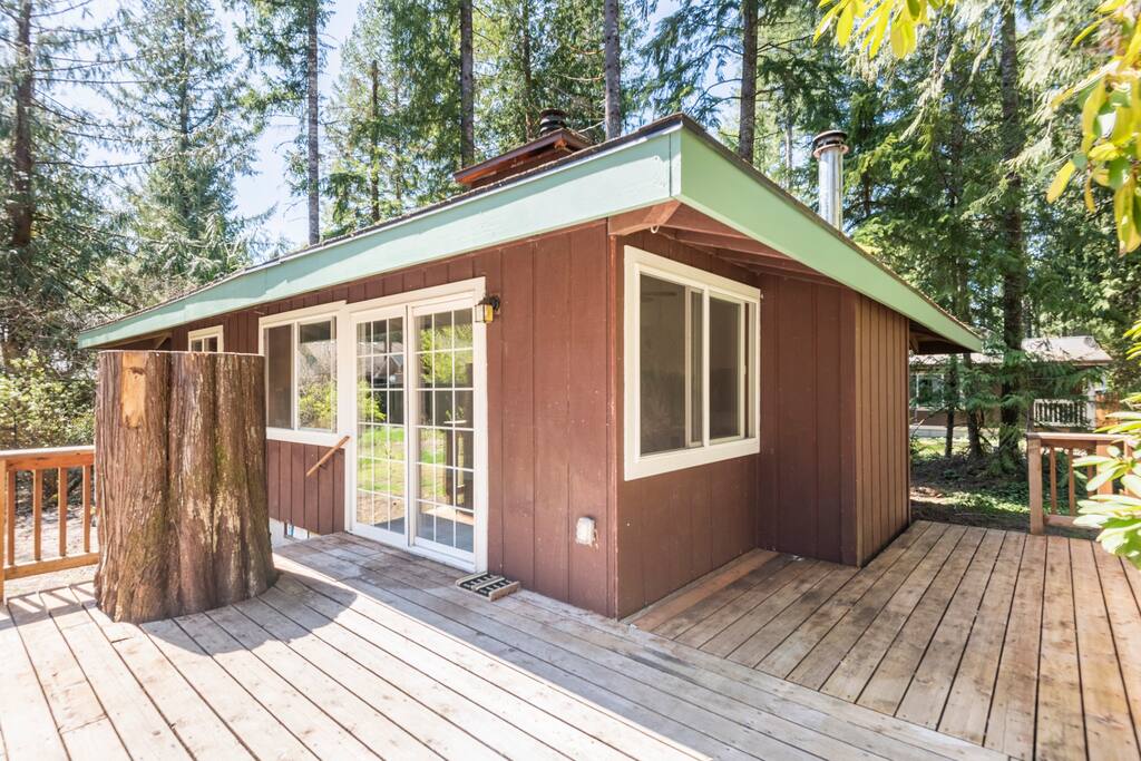Cozy Mt Hood Cabin -King bed- pool opens June 14! - Rhododendron