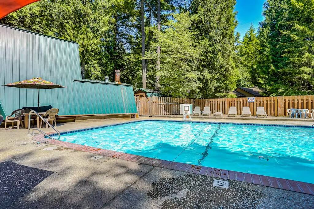 Cozy Mt Hood Cabin -King bed- pool opens June 14! - Rhododendron
