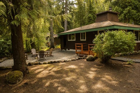 Cozy Mt Hood Cabin - Pool, Wifi, Fire pit