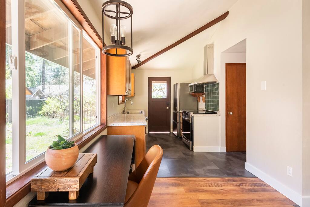 Cozy Mt Hood Cabin -King bed- pool opens June 14! - Rhododendron