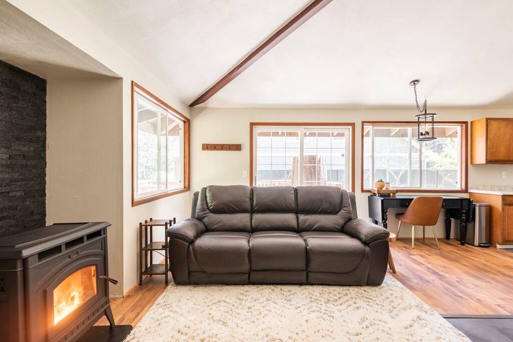Cozy Mt Hood Cabin -King bed- pool opens June 14! - Rhododendron