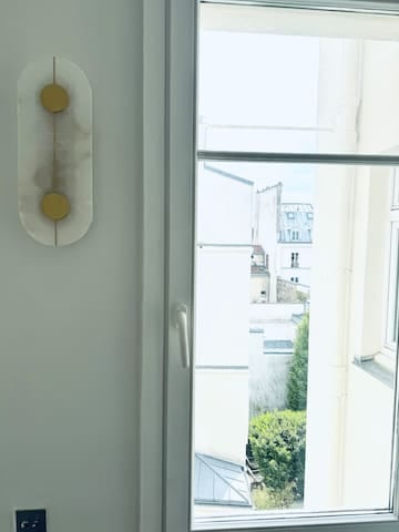 The entrance area is spacious enough to be set up as a working space (upon request), complete with a large view that inspires productivity and creativity.