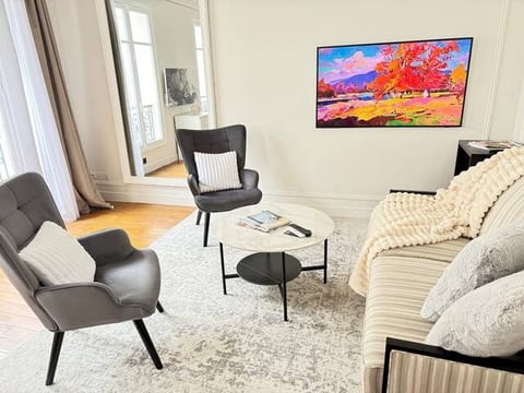 The living room has embraced its spring transformation, offering a cozy and soft retreat. With plush plaid blankets and an array of the softest pillows, it’s the perfect spot to regroup and rest after a day of exploring Paris.
