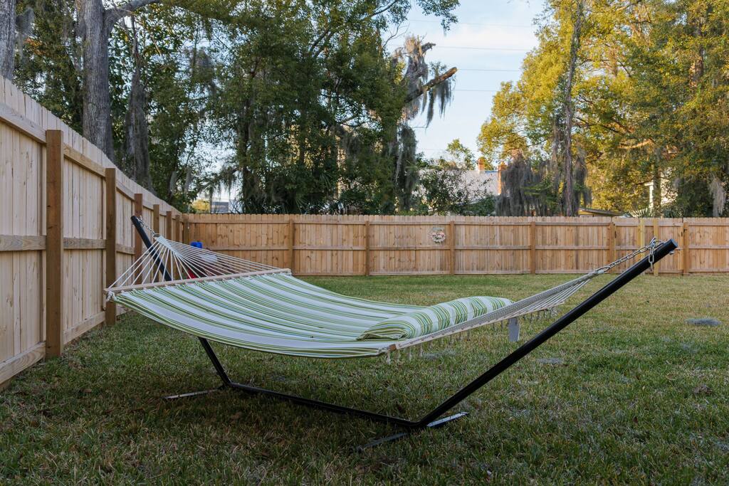 Enchanting 3 bedroom home by Marina, <1mi to downtown