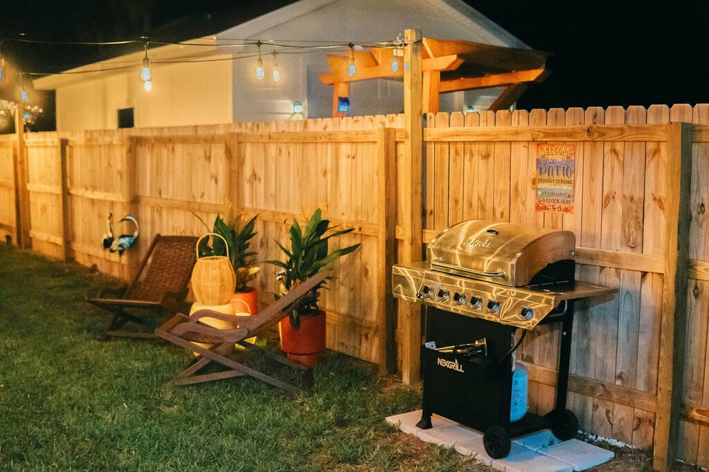 Enchanting 3 bedroom home by Marina, <1mi to downtown