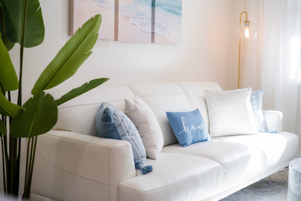 Serene 3 bedroom Coastal Retreat, near downtown and beach