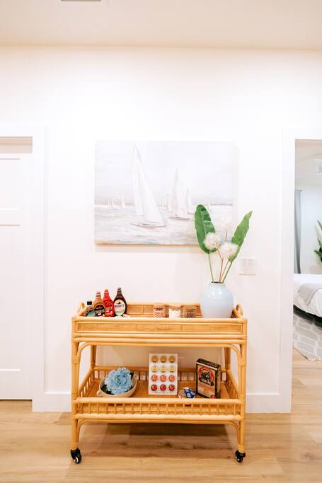 Serene 3 bedroom Coastal Retreat, near downtown and beach