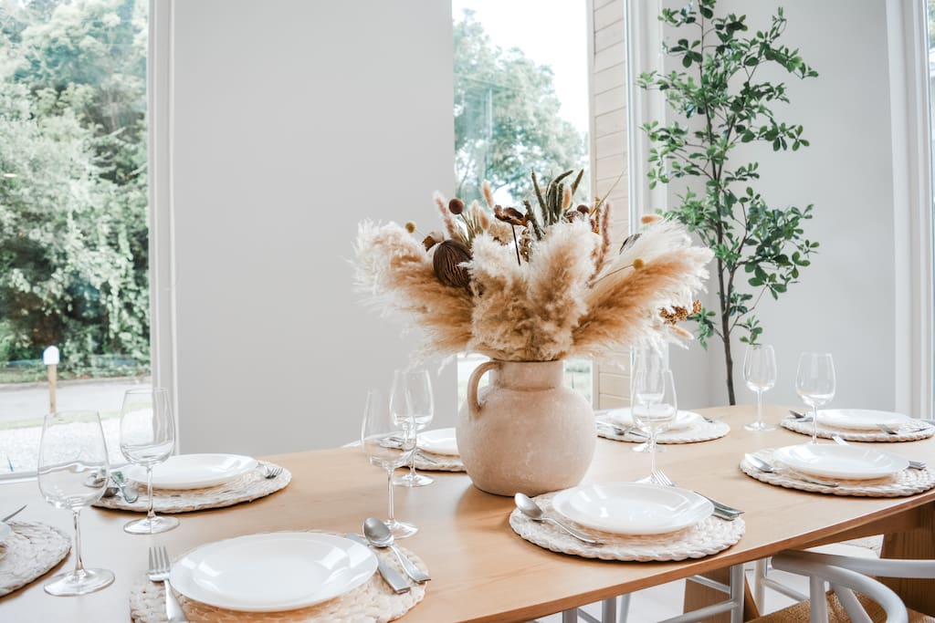 Modern Luxe 3 bedroom home: 1 Mile to Downtown & Near Beaches