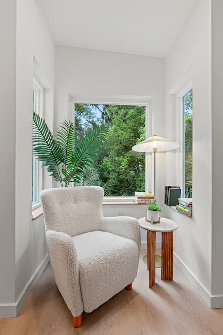 Modern Luxe 3 bedroom home: 1 Mile to Downtown & Near Beaches