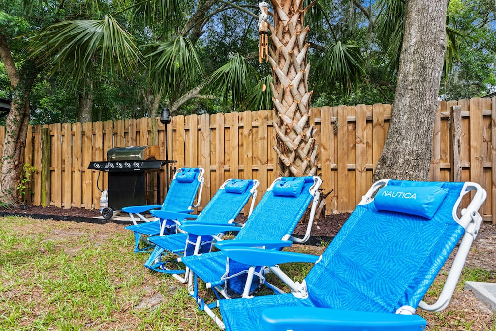 Modern Luxe 3 bedroom home: 1 Mile to Downtown & Near Beaches
