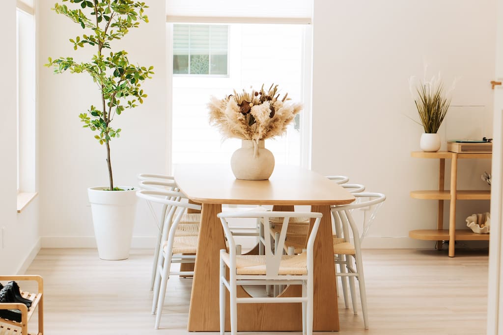 Modern Luxe 3 bedroom home: 1 Mile to Downtown & Near Beaches