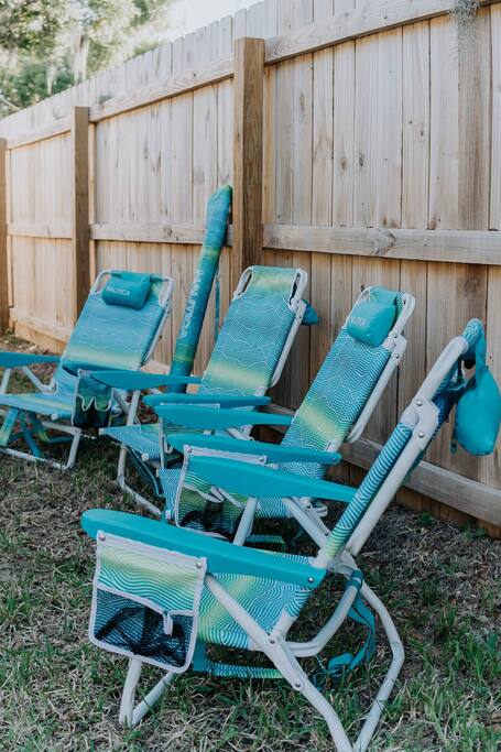 At Encanto, we’ve thought of everything—including your beach chairs. Just show up, sink in, and soak up the coast.