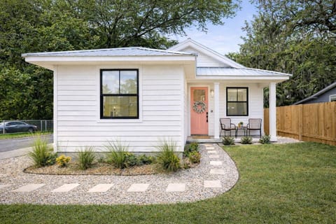 Charming First Impression
Casita’s bright exterior, welcoming porch seating, and cheerful landscaping set the tone for a stay filled with warmth, style, and St. Augustine charm from the moment you arrive.