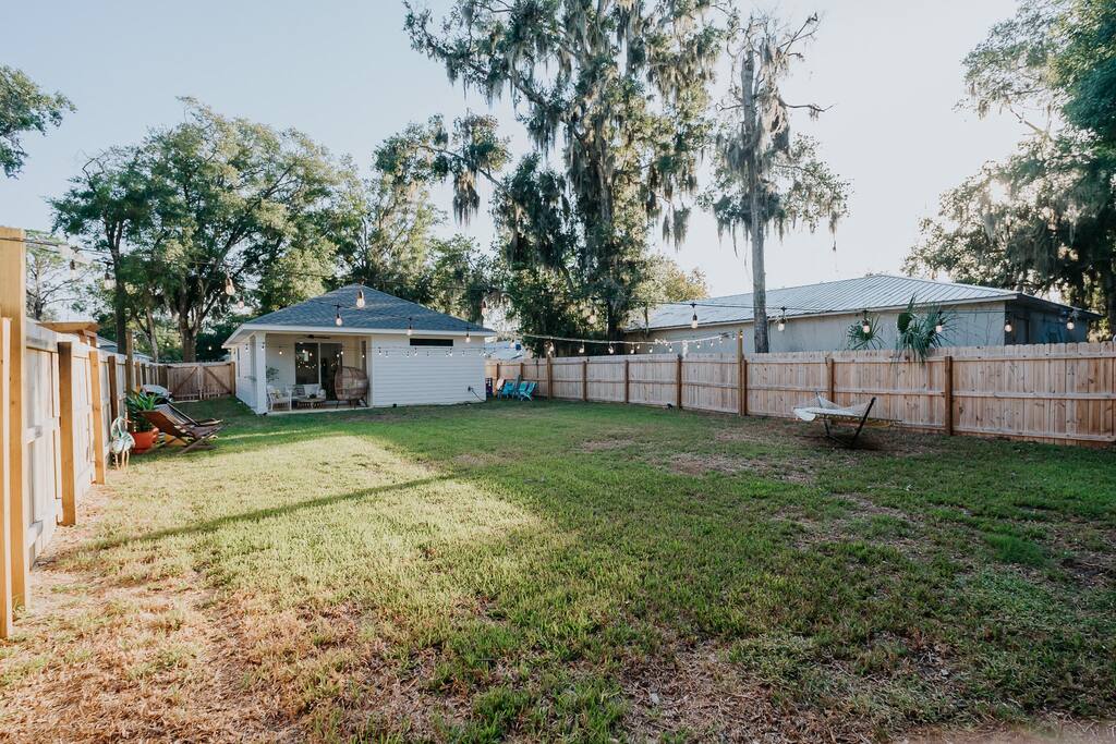2 Stylish Homes •Sleeps 13• Near Downtown + Beach