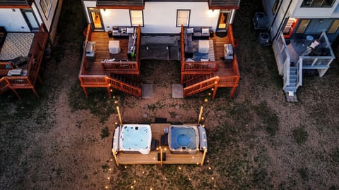 Dual Bach Pad, 2 Hot Tubs, 3 Game Rooms, Sleeps 24