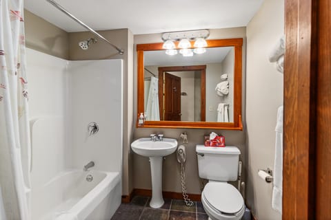 Rimfire 150 Village Central Adjoining Units Sleeps 4