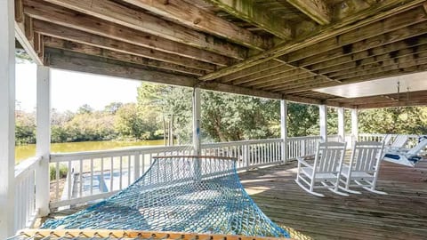 Tullymore- private pool & hot tub, lake views!