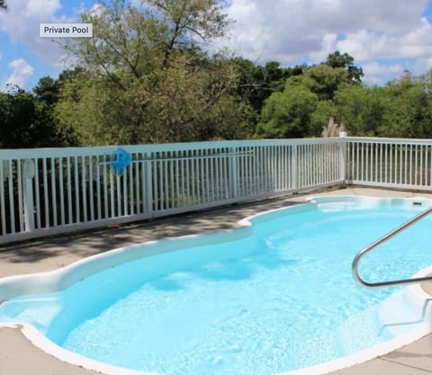 Tullymore- private pool & hot tub, lake views!