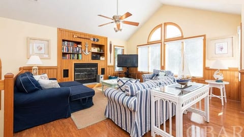 Tullymore- private pool & hot tub, lake views!