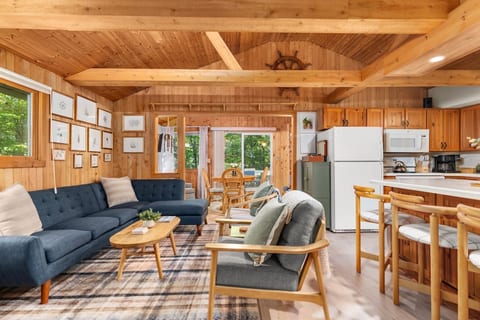 New! Quaint Cottage in Northern Door image 3