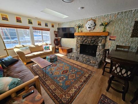 Moonridge Echo | Ski, Hot Tub, Pets + Gen/EV