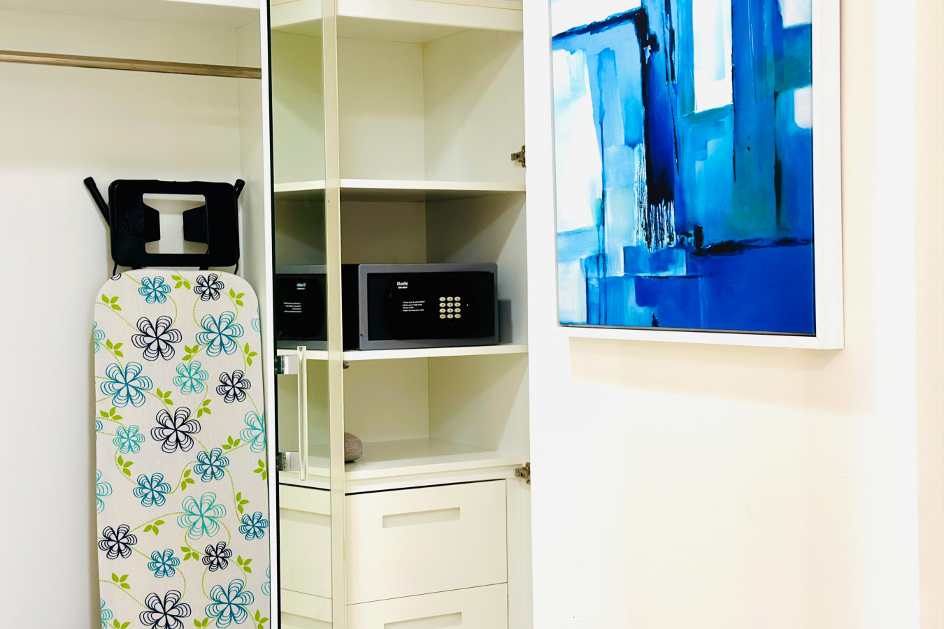 vserve-1-br-iconic-burj-khalifa-full-view!/