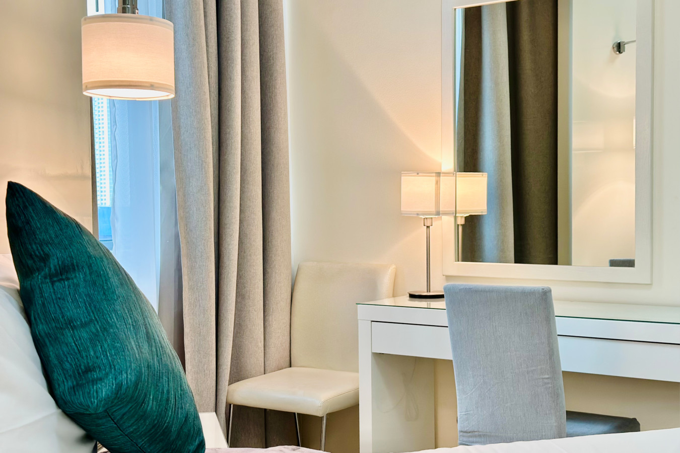 vserve-1-br-iconic-burj-khalifa-full-view!/