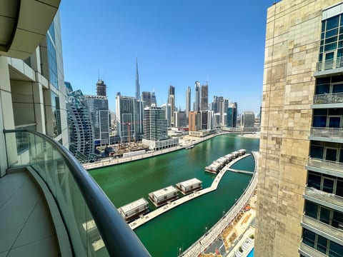 Vserve - 1 BR Stunning Canal and Burj Khalifa View