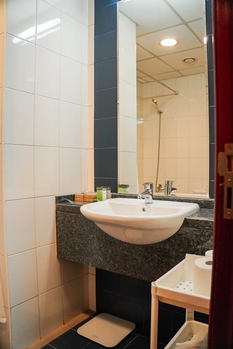 Vserve - 1 BR Stunning Canal and Burj Khalifa View