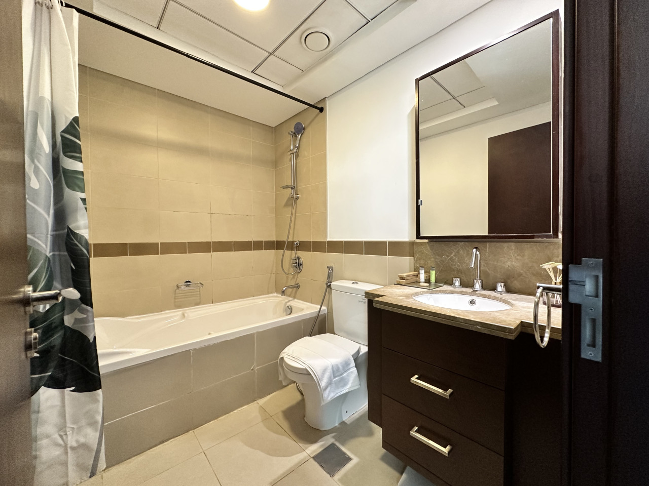 vserve-1-br-spacious-majestic-burj-khalifa-view/