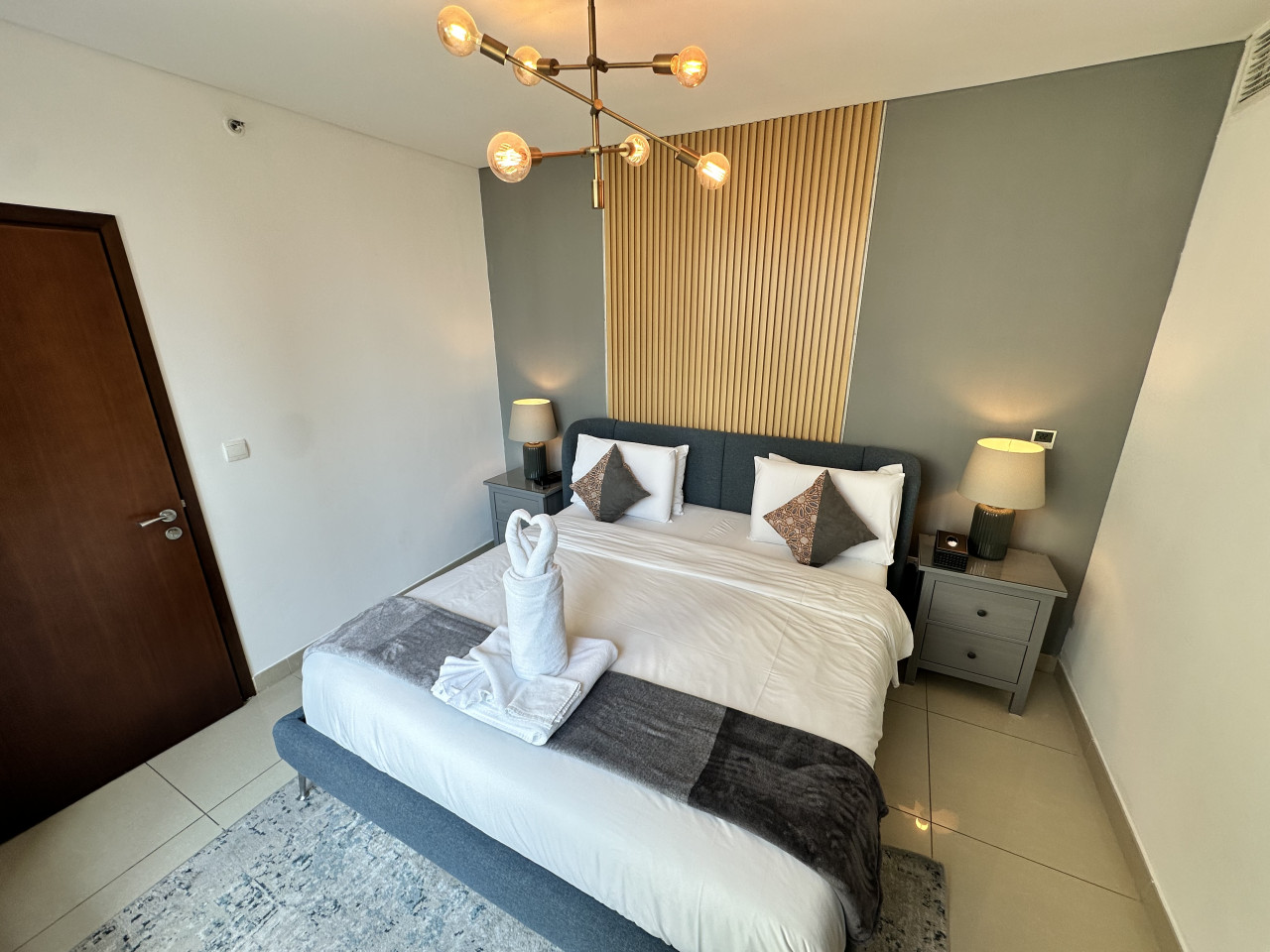 vserve-1-br-spacious-majestic-burj-khalifa-view/