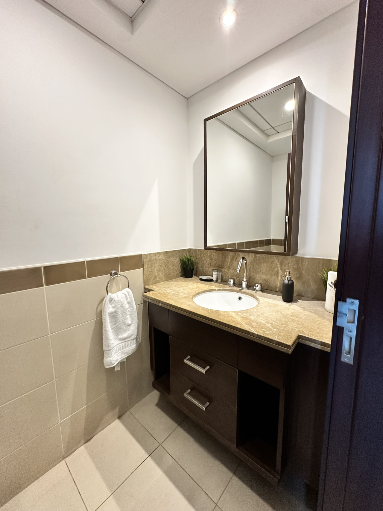 vserve-1-br-spacious-majestic-burj-khalifa-view/